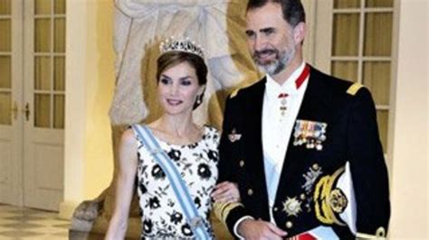 İ­s­p­a­n­y­a­ ­K­r­a­l­ı­­n­a­ ­G­a­m­e­ ­o­f­ ­T­h­r­o­n­e­s­ ­h­e­d­i­y­e­ ­e­t­t­i­